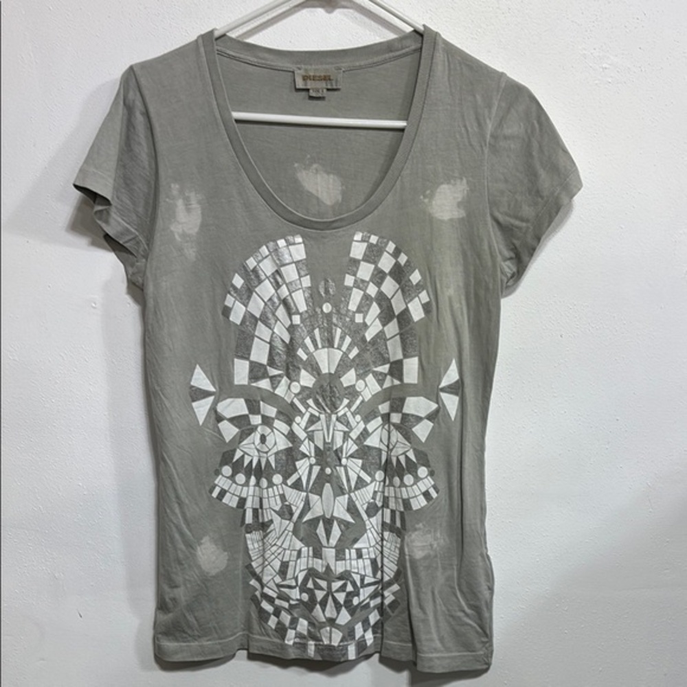 DIESEL SKULL 100 % cotton Gray and silver with white T-Shirt size small